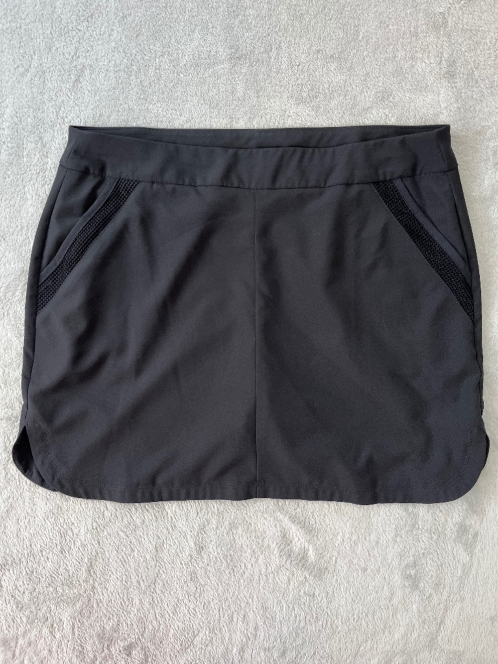 DB Sunday Black Skort sz M Side Mesh Pockets Pull-On Stylized Classic Essential